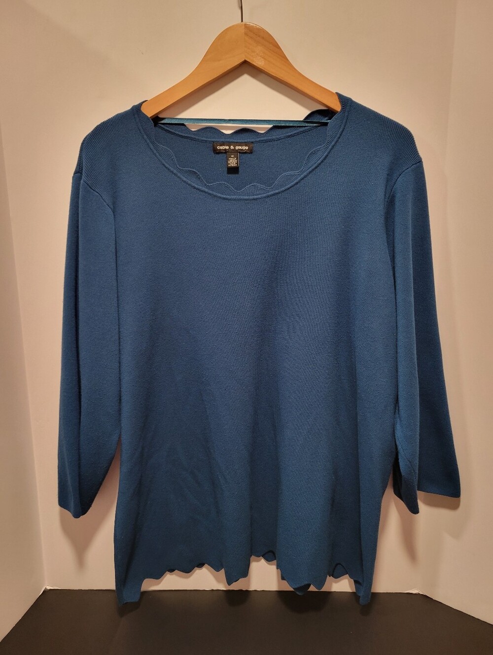 Cable & Gauge Blue Scalloped Neck Hem Top with 3/4 Sleeves Career Casual